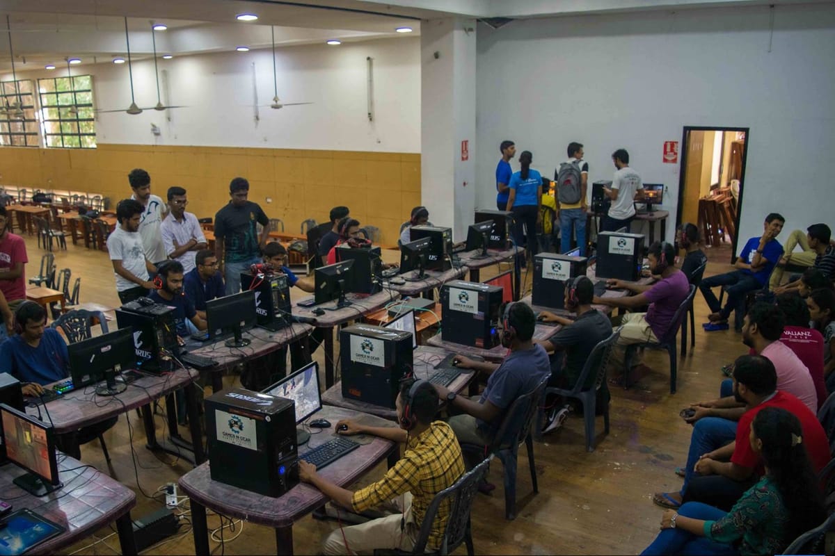 The Battle of Mouse Clicks and Keystrokes - E-Sports 2019