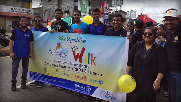 නිල් අහසේ වසන්තය: Kite Festival 2016