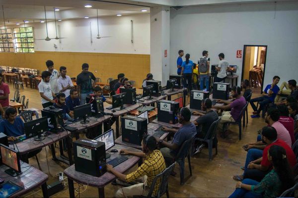 The Battle of Mouse Clicks and Keystrokes - E-Sports 2019